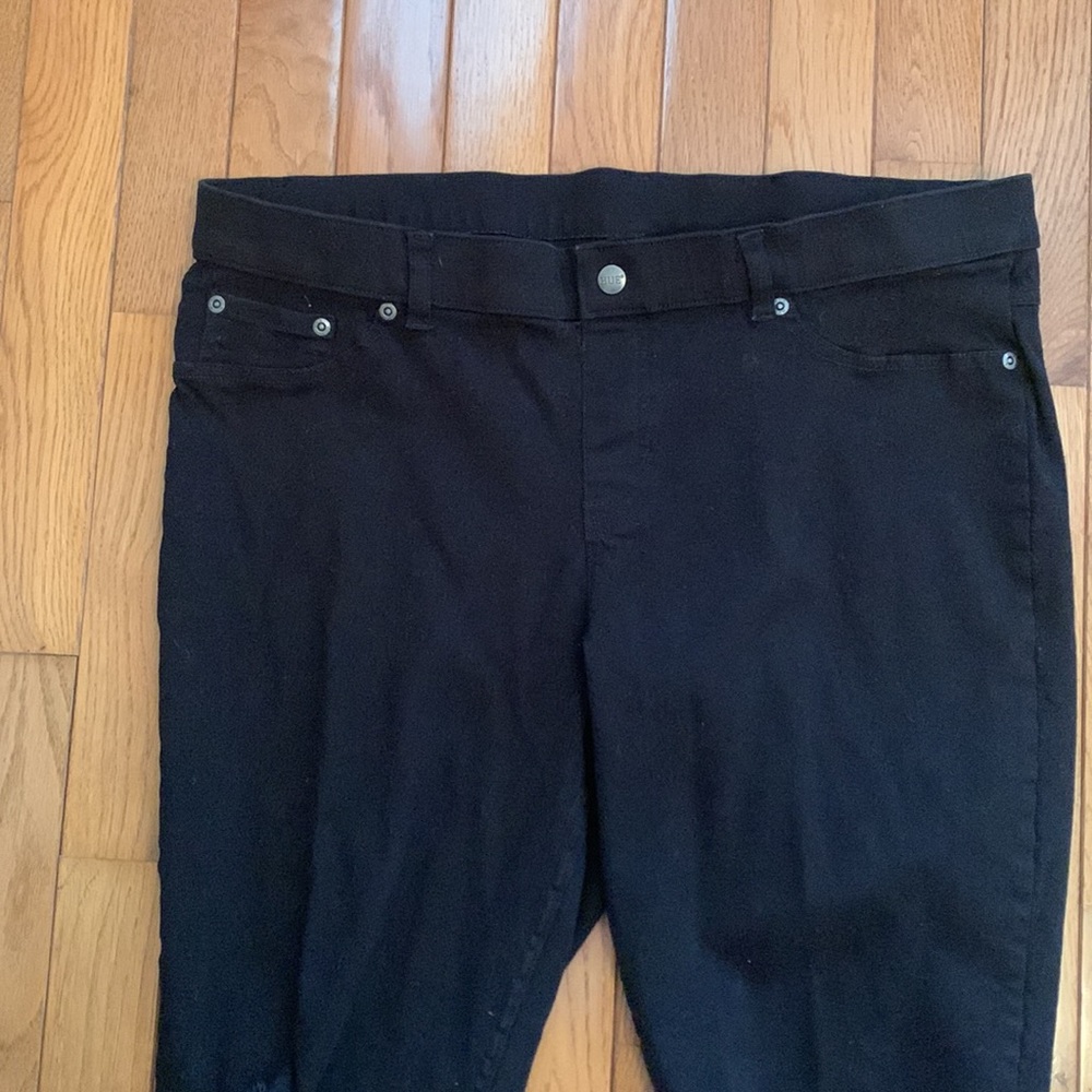 HUE Distressed Jeans (Black) - Picture 4 of 13